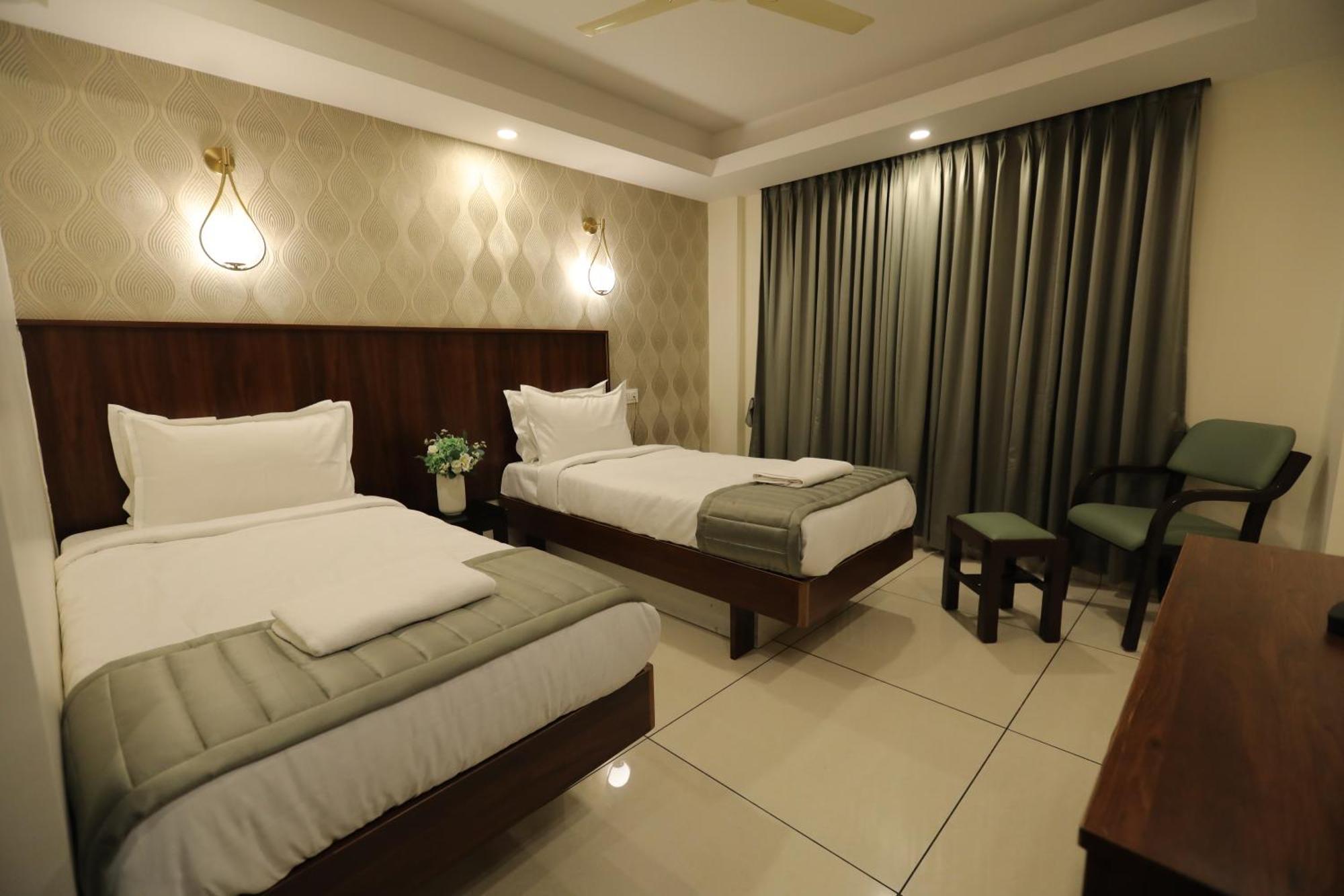 Earth Hotels Bangalore Bagian luar foto