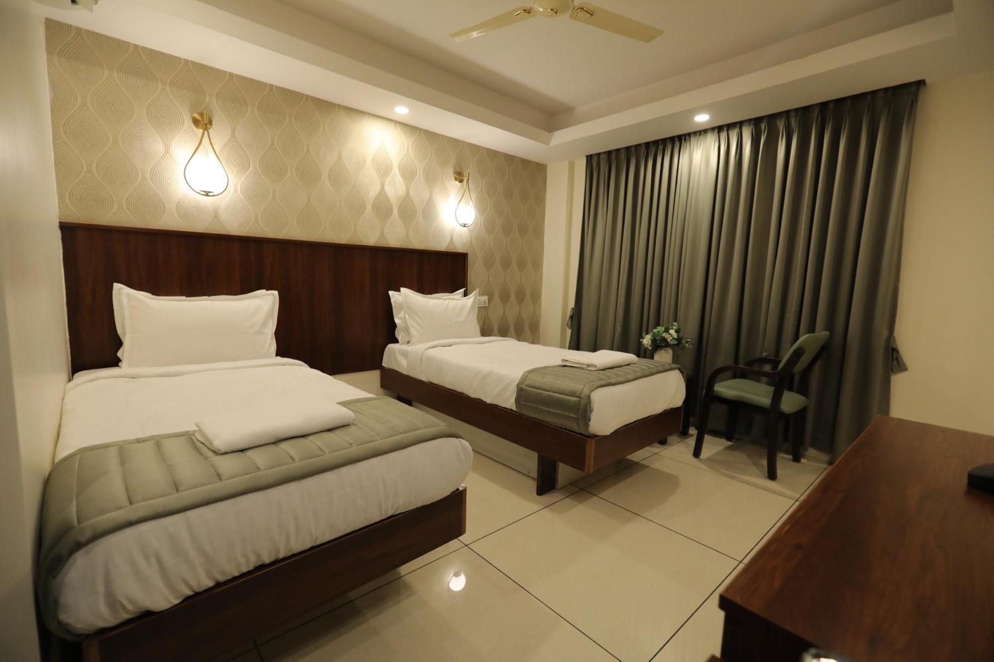 Earth Hotels Bangalore Bagian luar foto